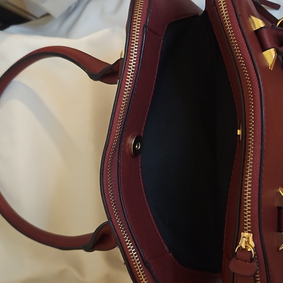 Sold Diva Burgundy Handbag - Picture 6 of 13